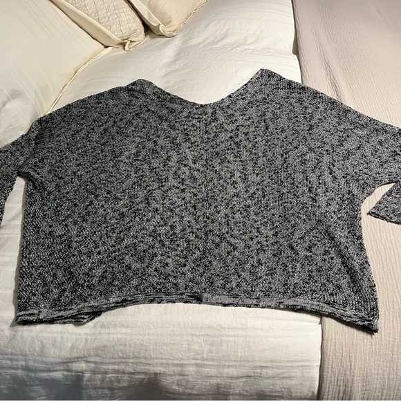 Brandy Melville one size open from cardigan.  Oversized fit.  Black pepper. - Picture 2 of 4